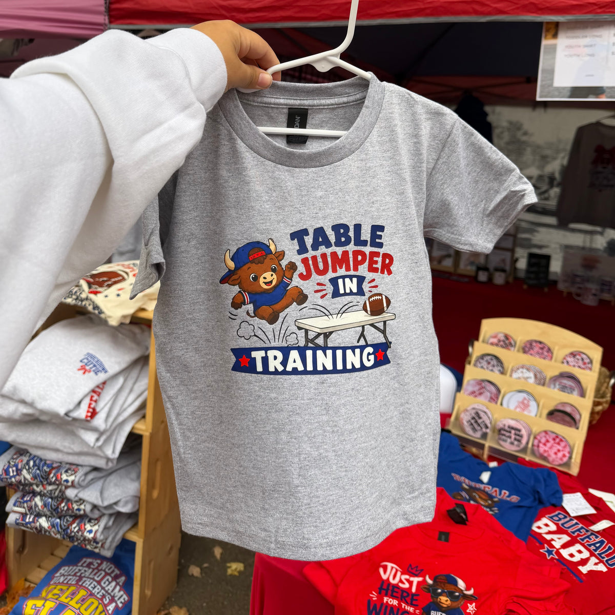 Table jumper in training T-shirt
